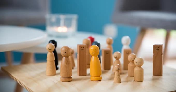 Holzfiguren – Symbol für systemische Supervision